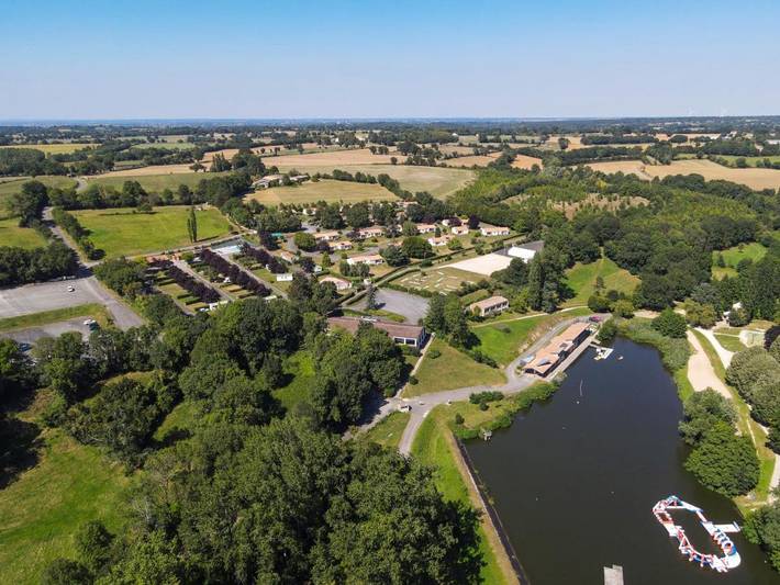 Location de vacances pour 6 personnes, avec jardin et piscine à Prailles - 4