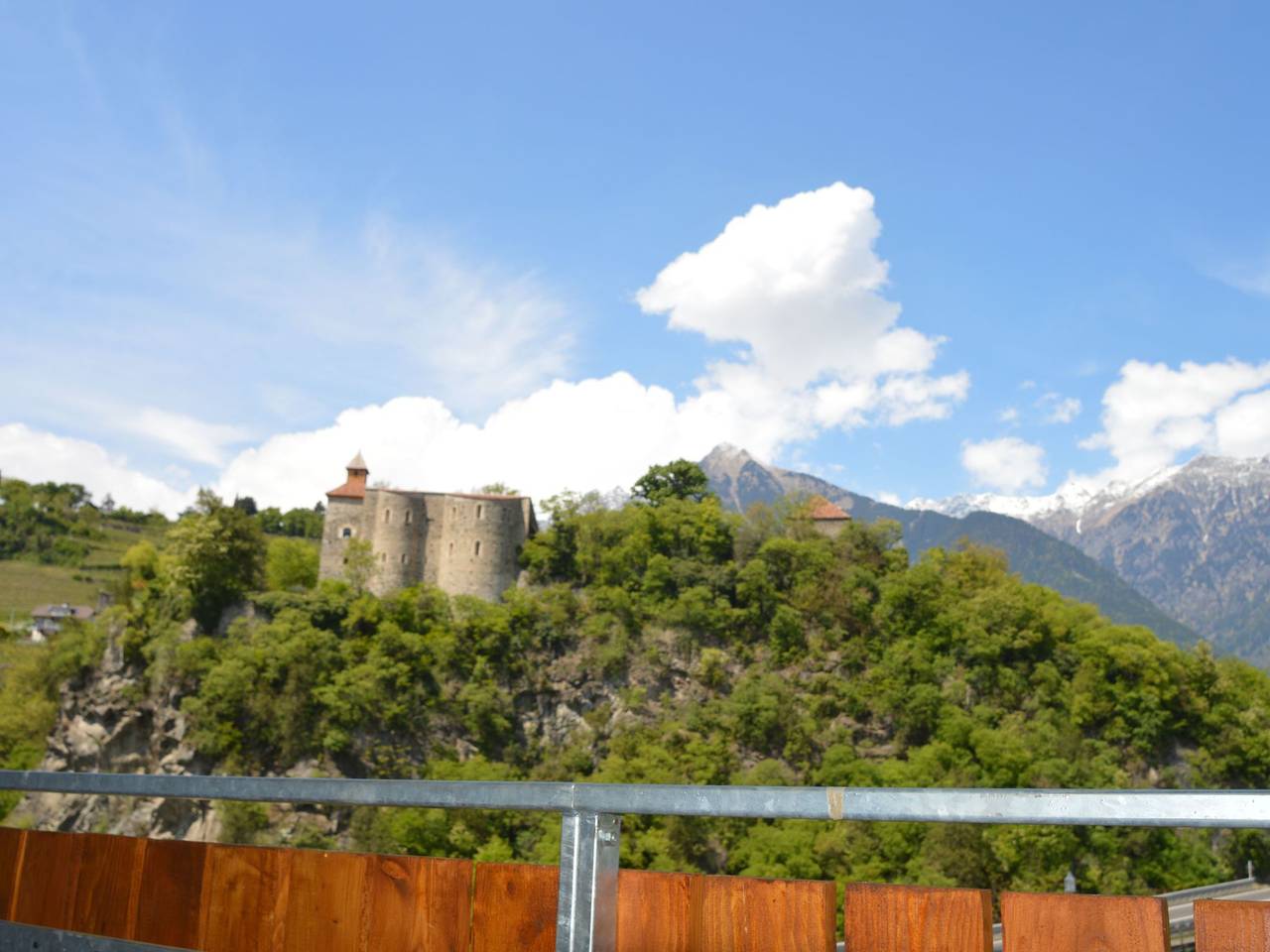 Appartement entier, Moderne Ferienwohnung mit Balkon und Pool in Merano, Alpes de Sarntal