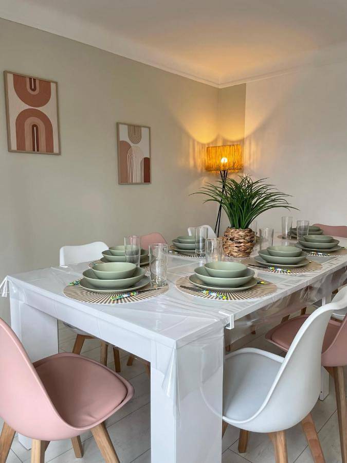 Maison chaleureuse 4 chambres avec jardin - Proche Paris - Arena Paris Nord Villepinte - Parc des expositions - Aéroport Cdg - Disney - Astérix in Tremblay-en-France, Seine-Saint-Denis