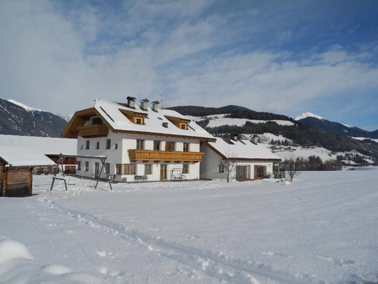 Entire apartment, Apartment '1' with Mountain View, Shared Garden and Wi-Fi in Mitterolang - Valdaora di Mezzo, Olang