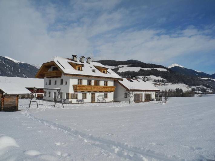 Hel lejlighed, Apartment '3' with Mountain View, Shared Garden and Wi-Fi in Oberolang, Olang