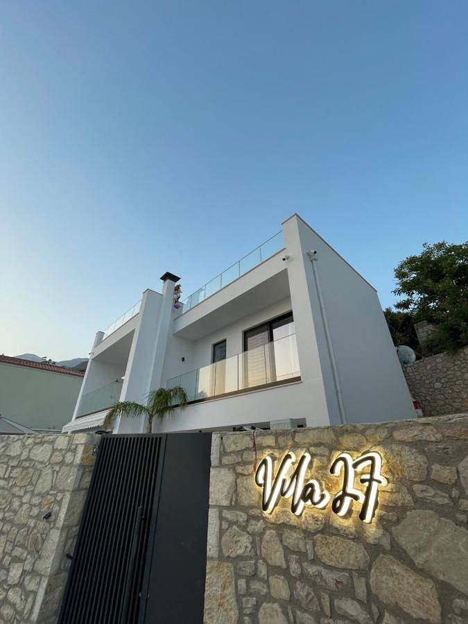 Dom wakacyjny dla 8 osób, z widok i basen oraz ogród w Himara
