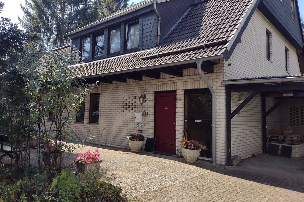 Ganze Wohnung, Fewo - 3 Zimmer, 2 Bäder, 1 Küche, große Dachterrasse und Carport. in Osterode, Harzvorland