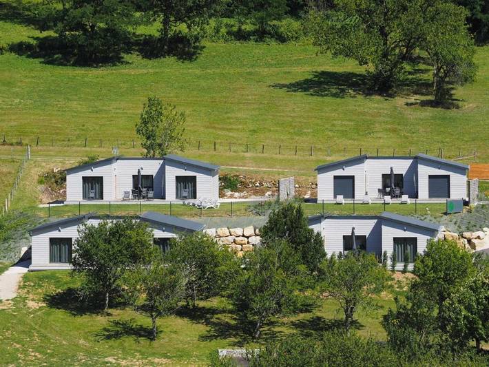 Location de vacances pour 5 personnes, avec piscine ainsi que jardin et vue, animaux acceptés à Passenans - 2