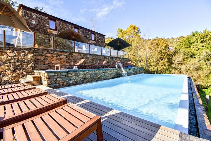 Aluguel de quarto para 2 pessoas, com Terraço e Jacuzzi e ainda Jardim and Piscina em Castelo de Paiva