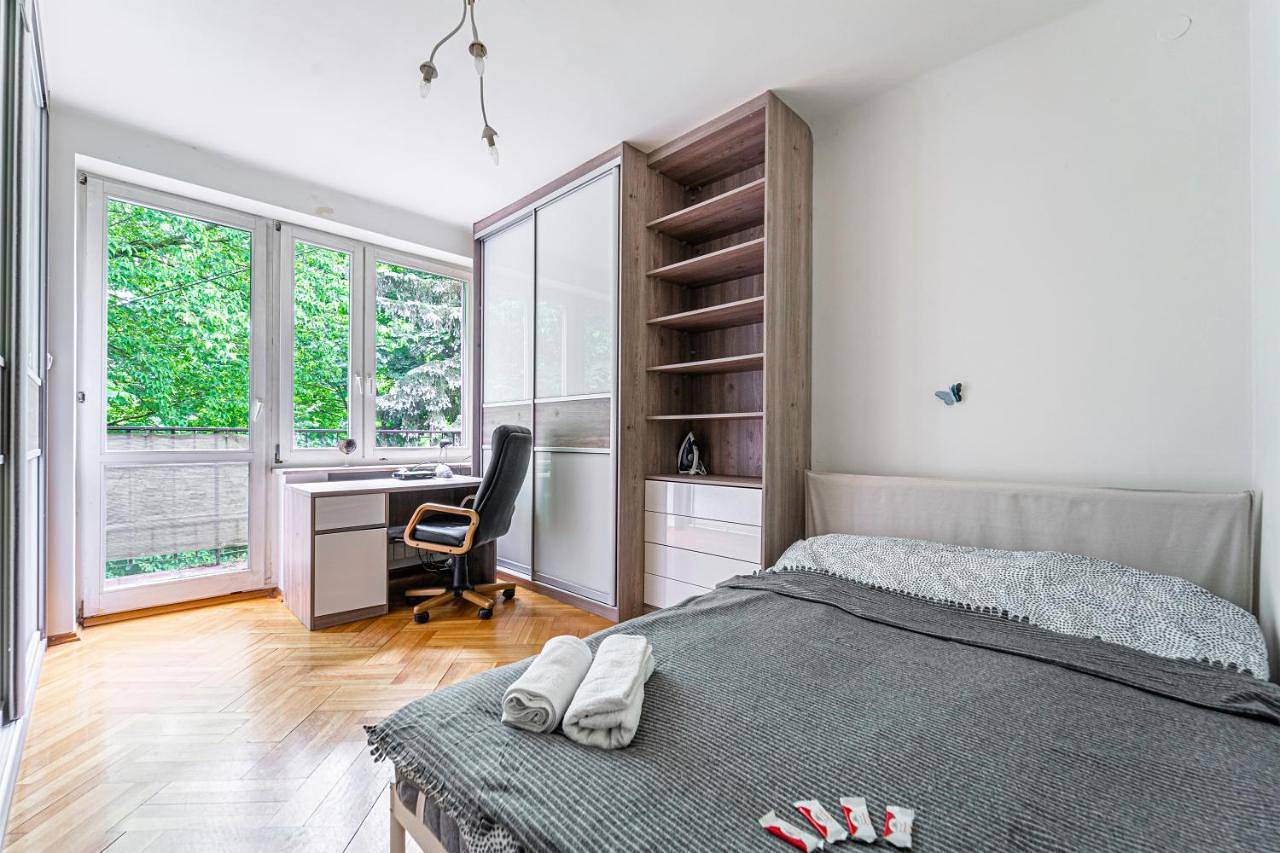 Three-Bedroom House in Bemowo, Warschau