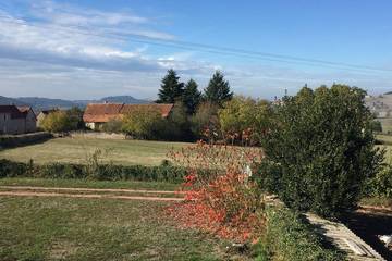 Gîte pour 8 personnes, avec jacuzzi et jardin, animaux acceptés à Saint-Bonnet-de-Joux