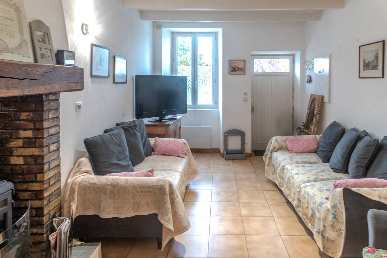Maison de vacances 'La Maison D'eloi' avec piscine partagée, terrasse privée et Wi-Fi in Montignac-Charente, Charente