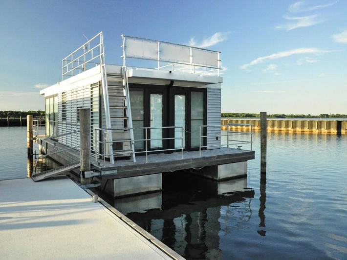 Maison flottante Hausboot Leni à Ribnitz-Damgarten in Ribnitz, Ribnitz-Damgarten