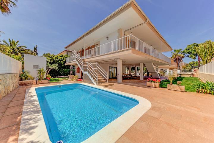 Finca für Gruppen für 8 Personen, mit Balkon und Terrasse sowie Garten in Can Picafort