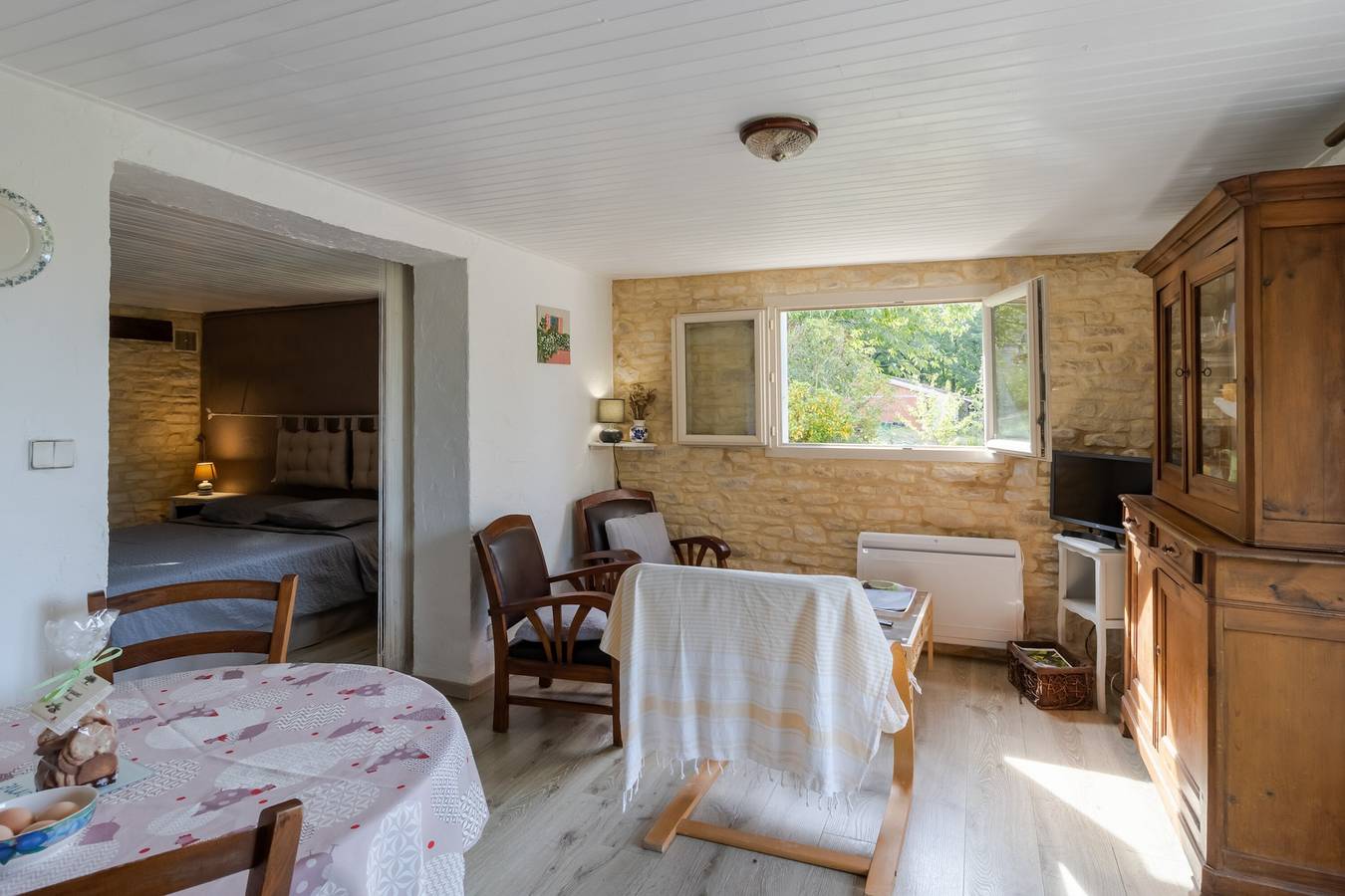 Appartement entier, Studio de charme en Dordogne avec piscine partagée et vue panoramique in Cénac-et-Saint-Julien, Périgord Noir