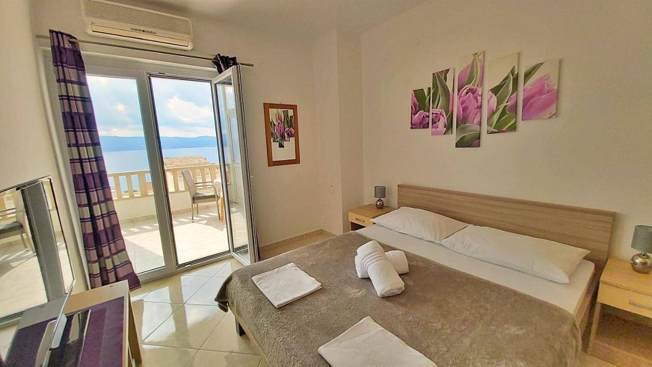 Apartments Nemira in Omiš (Dalmatia), Omiš