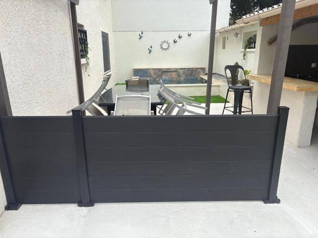 Location de vacances pour 4 personnes, avec Terrasse et Jardin ainsi que Piscine et Vue à Lunel - 3
