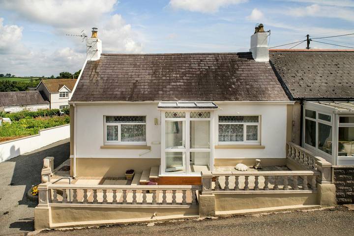 2 Rock Cottage, Llansteffan in Carmarthenshire