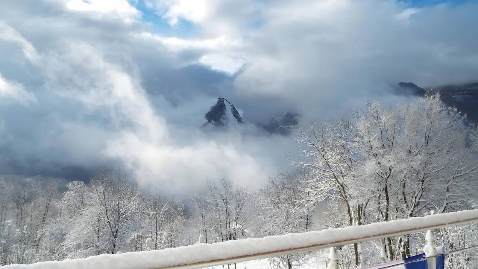 Gästezimmer 'Zimmer 1 und 2' mit Bergblick, gemeinsamer Terrasse und Wlan in Saint-Martin-de-la-Porte, Region Saint-Jean-de-Maurienne