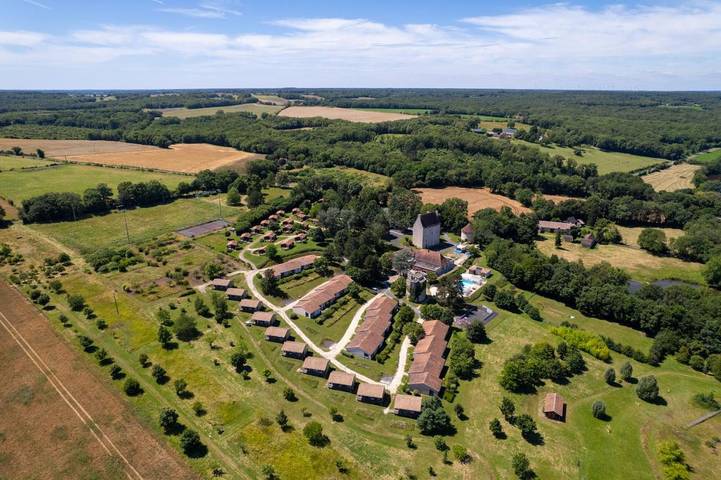 Parc de vacances pour 2 personnes, avec piscine et jardin, animaux acceptés à La Bussière - 3