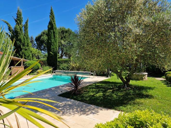 Location de vacances pour 2 personnes, avec Terrasse et Jardin ainsi que Piscine et Vue à Saint-Jean-de-Marcel