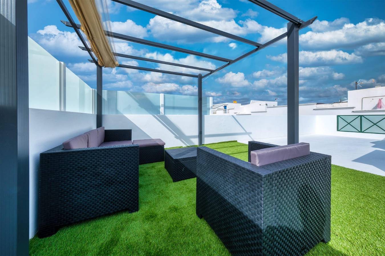 Apartamento entero, Apartamento vacacional 'El Golfito' con vistas al mar, terraza privada y Wi-Fi in El Golfo, Parque Nacional de Timanfaya