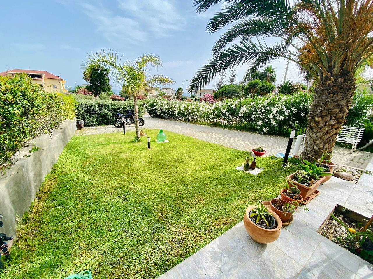 Villa Oasi, 50 m vom Strand entfernt, klimatisiert in Alcamo Marina, Alcamo