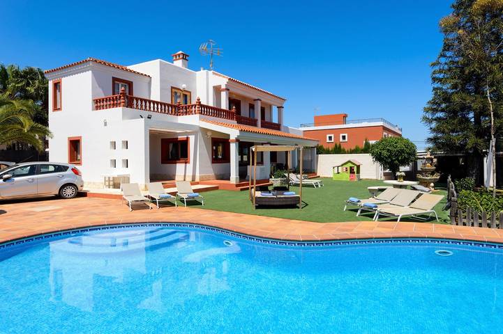 Villa for 8 people, with garden and terrace - 1
