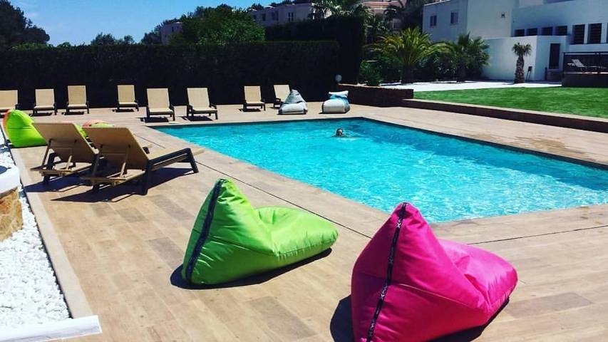 Ferienwohnung für 4 Personen, mit Balkon und Terrasse sowie Garten und Pool in Platja es Figueral