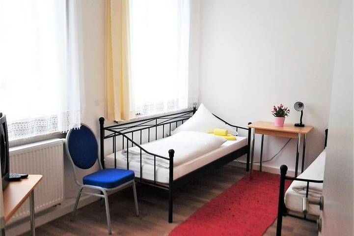 Zweibettzimmer mit Gemeinschaftsbad in Nürnberg, Franken