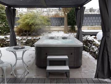 Ferienhaus für 2 Personen, mit Garten und Whirlpool sowie Terrasse in Hessen