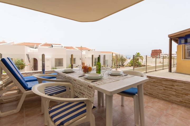 Gîte pour 6 personnes, avec jardin et piscine à Costa Adeje - 2