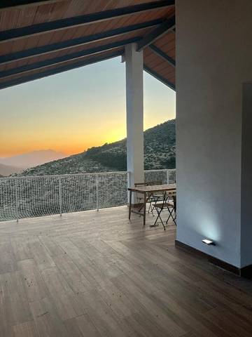 Casa rural para 10 personas, con jardín además de piscina y vistas en Sierra Mágina