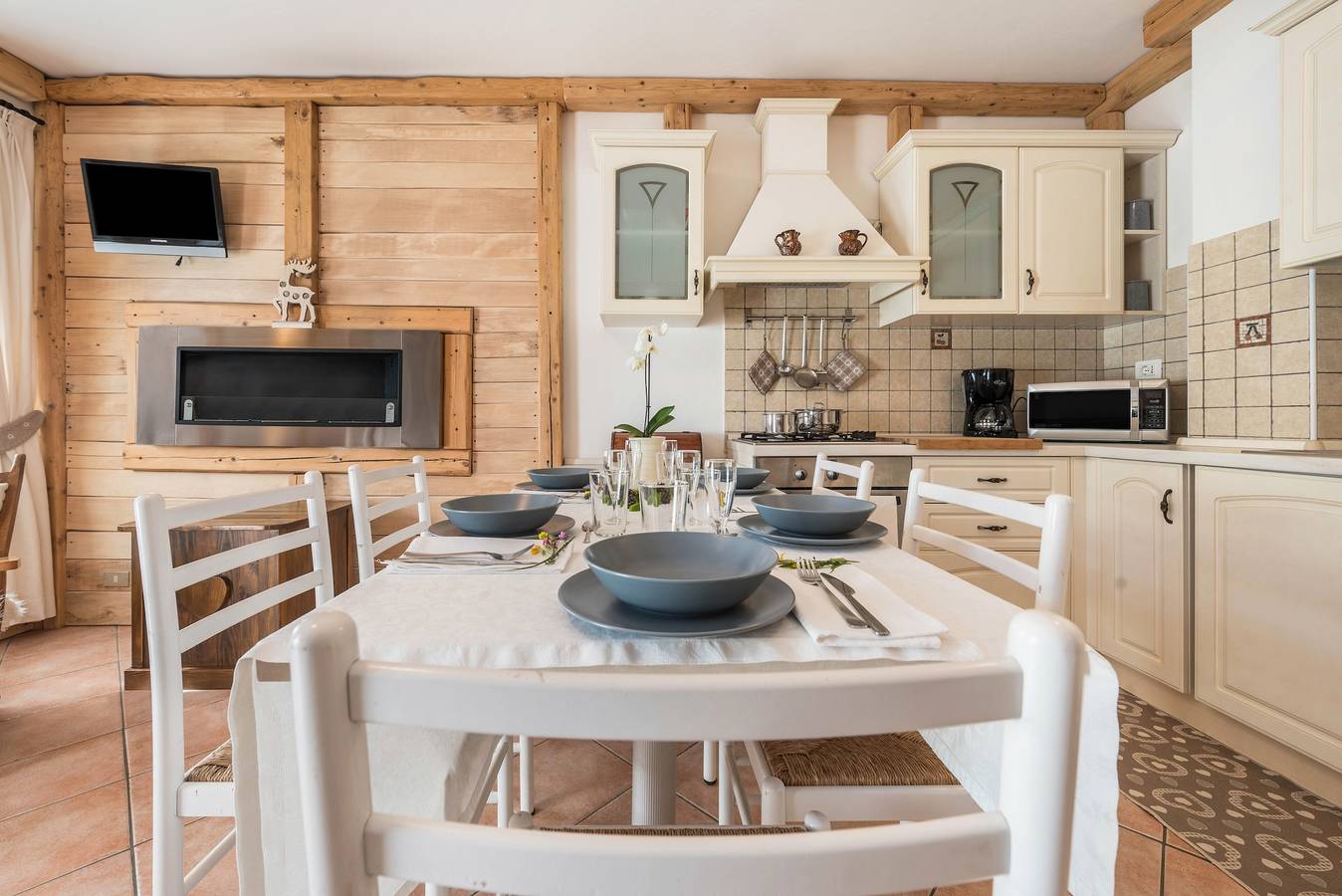 Appartement entier, Appartement "Casa Ferrazza Natalie" avec vue sur les montagnes, Wi-Fi et balcon in Tre Ville, Massif de Brenta