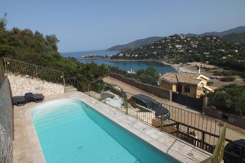 Encantadora vista al mar y piscina privada a 100 metros de la playa wifi gratis in Torre delle Stelle, Provincia de Cagliari