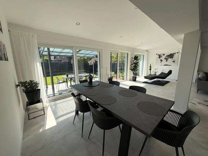 Ferienhaus für 8 Personen, mit Terrasse und Garten in Düsseldorf