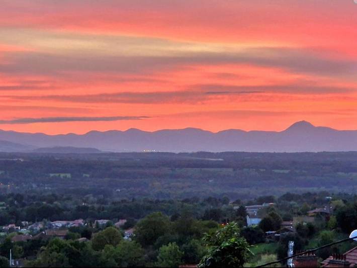 Chambre d’hôte pour 4 personnes, avec vue ainsi que piscine et jardin à Thiers - 2