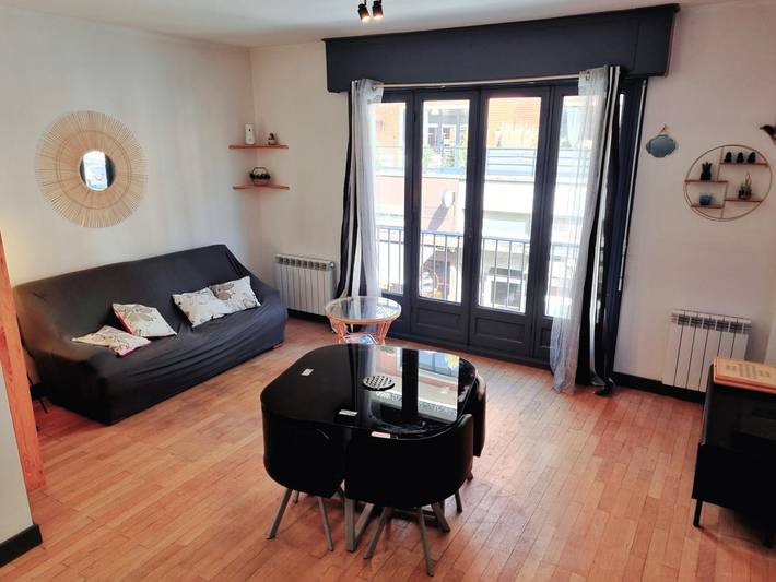 Gîte pour 4 personnes, avec Balcon et Jacuzzi ainsi que Terrasse et Sauna dans Préseau