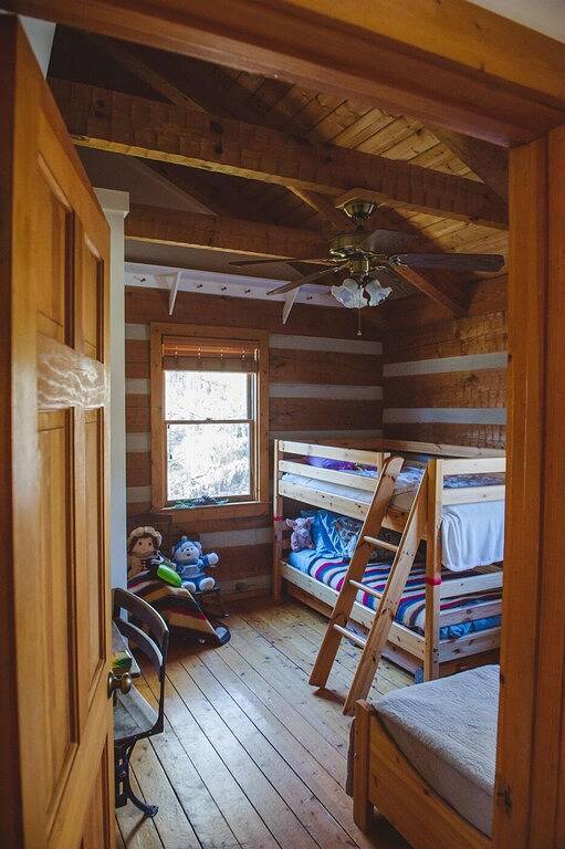 Vacation rental for 8 people, with yard in Wake County