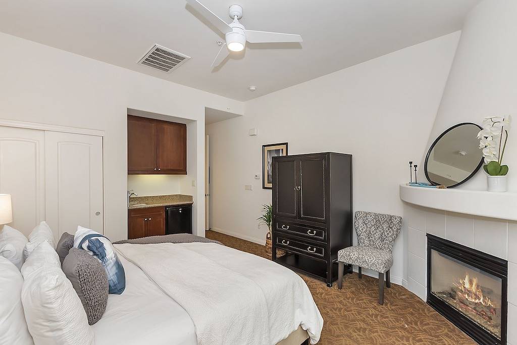 Legacy Villas Luxury Patio with Mountain Views-12 pools-2bd 2bth sleeps 6-243578 in La Quinta (CA), Coachella Valley