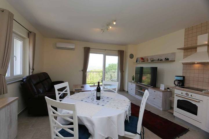 Ganze Wohnung, Ferienwohnung mit Klimaanlage und seitlichem Meerblick in Soline, Krk