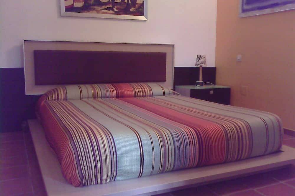 Beautiful home with pool, a welcome respite away from the city of Sevilla in Mairena del Alcor, Sevilla Province