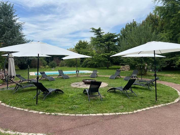 Location de vacances pour 15 personnes, avec Terrasse et Jardin ainsi que Piscine et Vue à Bazoches-sur-le-Betz - 3