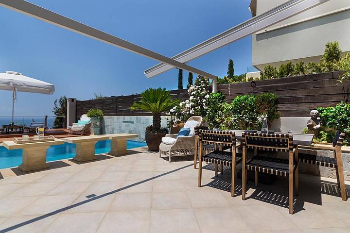 Location de vacances pour 5 personnes, avec Terrasse et Jardin ainsi que Piscine et Vue dans Saronida - 4
