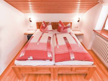 Hütte für 3 Personen, mit Balkon und Pool sowie Sauna und Garten, kinderfreundlich in Ruhpolding