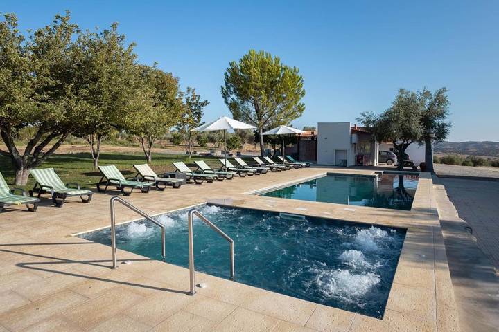 Location de vacances pour 2 personnes, avec jardin ainsi que piscine et vue à Moura - 2