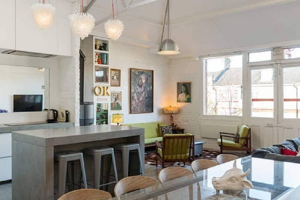 Ganze Wohnung, Framery Loft - Eclectic and colourful apartment in the heart of London in Hackney, London
