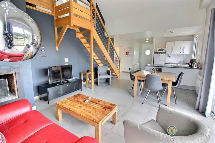 Gîte pour 4 personnes, avec jardin et piscine ainsi que sauna et terrasse