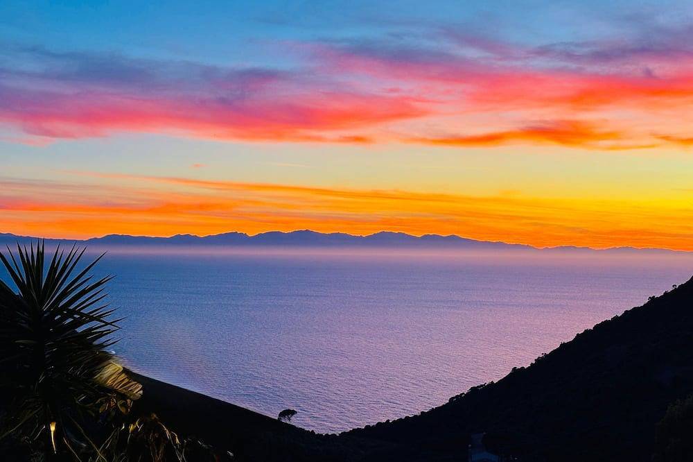 Hel lejlighed, Quiet apartment in front of Corsica in Colle d'Orano, Elba