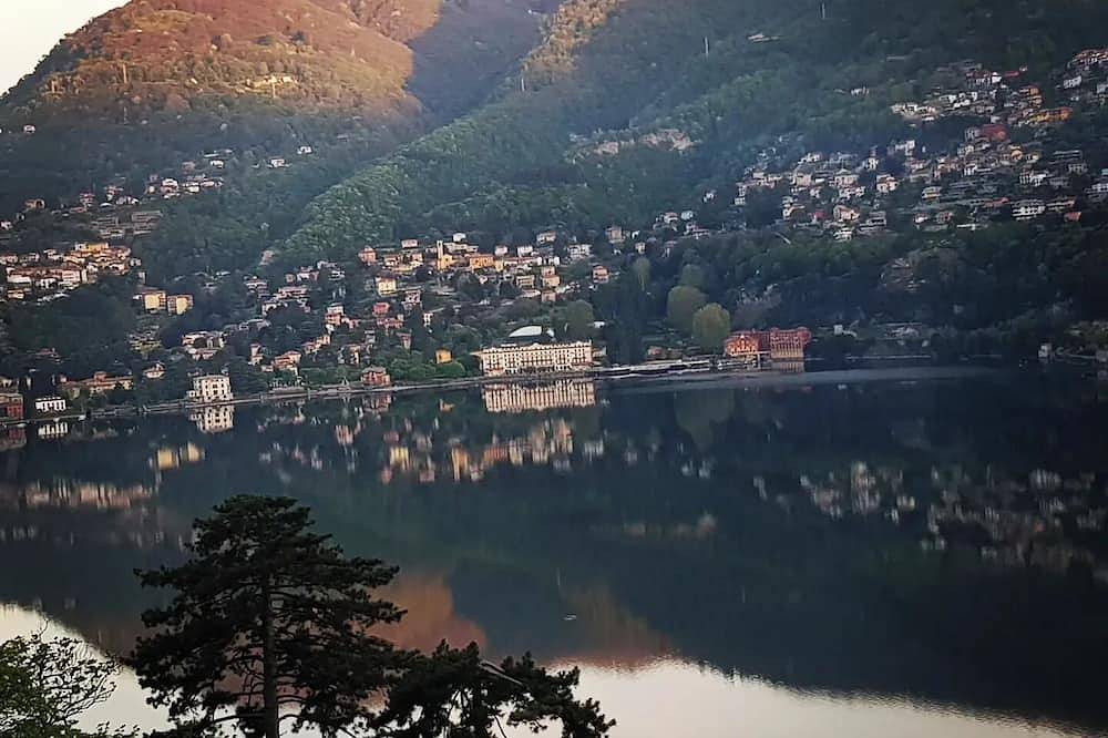 Ganze Wohnung, From the apartment and terrace view of the Lake, and with private parking space in Blevio, Comer See