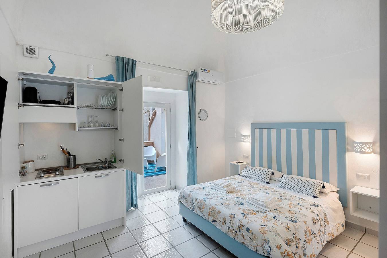 Ganze Wohnung, Apartment „Light Blue Room“ mit Meerblick, Wlan und Klimaanlage in Meta, Sorrento Coast