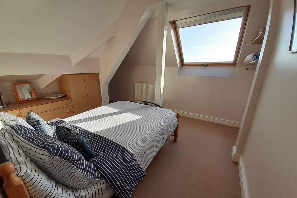 Entire apartment, A  2-bedroom seafront apartment in a large detached property on seafront in Woolacombe, Devon