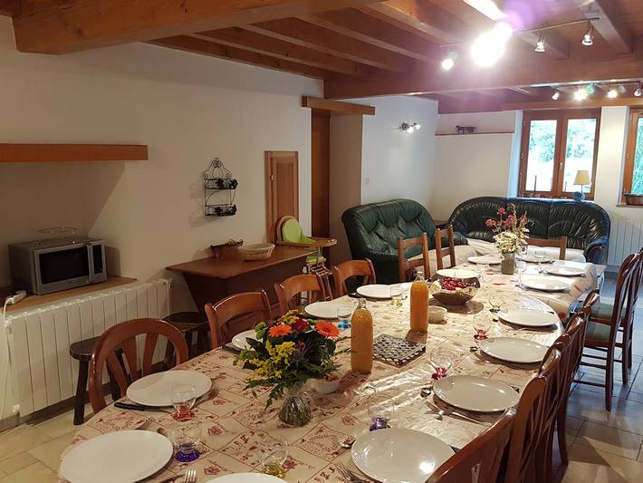 Gîte pour 9 personnes, avec terrasse à Montrottier - 3