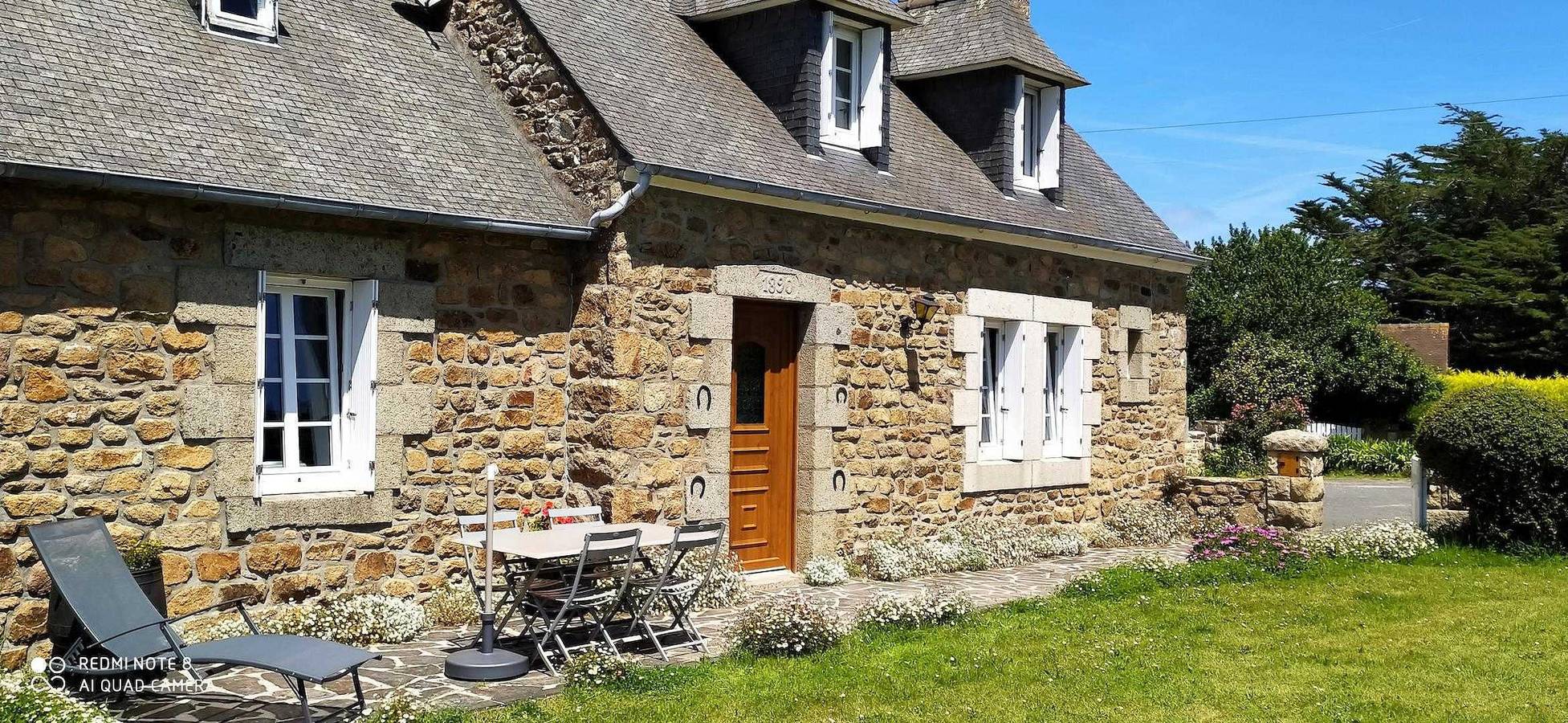 Au fer à cheval in Lézardrieux, Costa de granito rosa